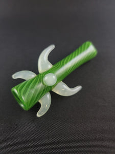 Hase auf Feuerglas Chillum Grün