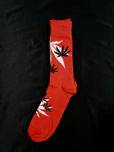 Cargar imagen en el visor de la galería, Everbright Regular Length Pot Leaf Socks 1-5