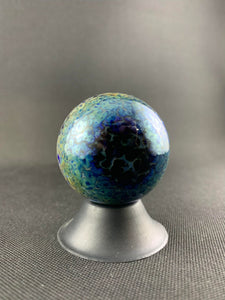 Amorphes Kunstglas, blauer Dichro-Vortex-Marmor