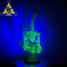 Load image into Gallery viewer, Smokea Green Illuminati UV Rig Male 14mm