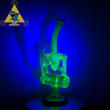 Cargar imagen en el visor de la galería, Smokea Green Illuminati UV Rig Male 14mm