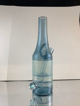Laden Sie das Bild in den Galerie-Viewer, Das Glass Mechanic Blue Stardust 2 Tone Sake Bottle Rig