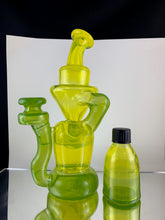 Laden Sie das Bild in den Galerie-Viewer, Djinn Glass Rig Lime Party Recycler Rig #17