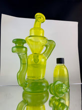 Laden Sie das Bild in den Galerie-Viewer, Djinn Glass Rig Lime Party Recycler Rig #17