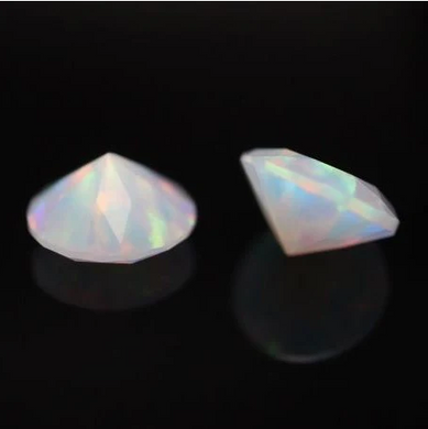 Ruby Pearl Co Weißer Opal-Facettendiamant 10 mm