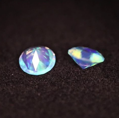 Ruby Pearl Co Blauer Opal-Facettendiamant 10 mm