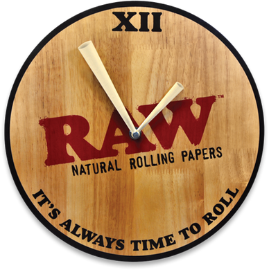 RAW-Wanduhr aus Holz