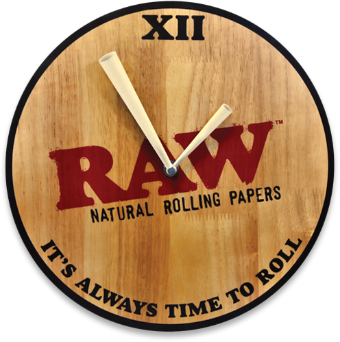 RAW-Wanduhr aus Holz